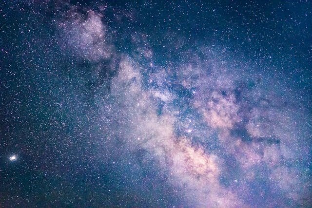 天の川の中心部——真空の宇宙空間