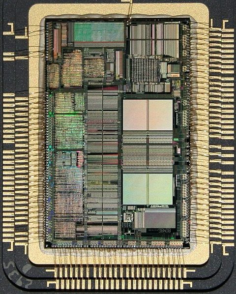 Intel 80486 マイクロプロセッサのダイ写真（約120万トランジスタ、1989年）